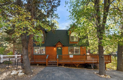 Sugarloaf Cabin | Magic Mountain