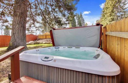 McCall House | Magical McCall Retreat Near Golf Course and Lake