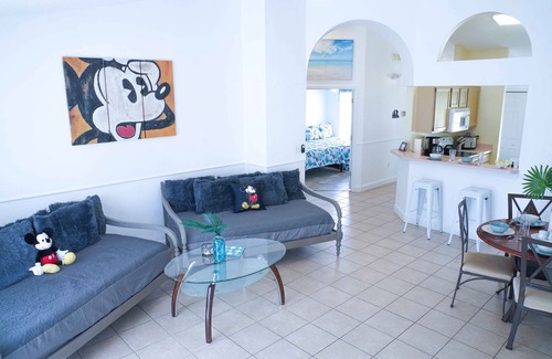 Sunridge Woods House | Magical Villa Oasis with Pool - 9 Miles to Disney! Sleeps 17