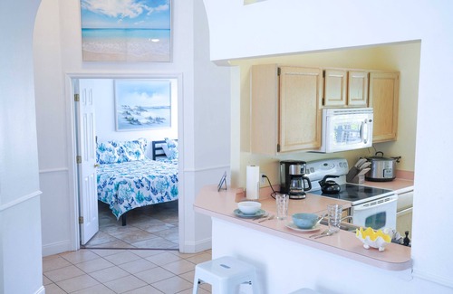 Sunridge Woods House | Magical Villa Oasis with Pool - 9 Miles to Disney! Sleeps 17