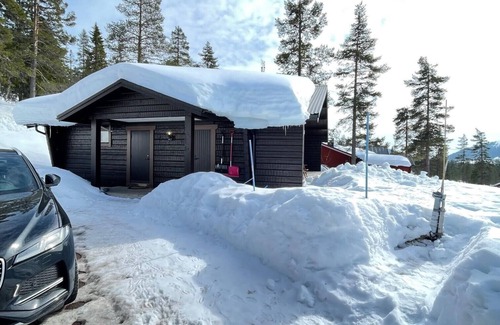Stoten Resort | Magical west view in Sälen, 8 beds in 3 bedrooms in cozy spacious log cabin