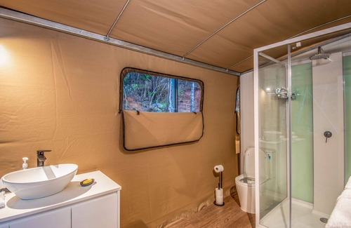 Nelly Bay RV Rental | Magnetic Glamping Tent 2