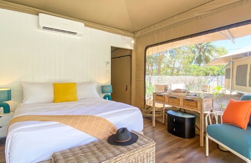 Nelly Bay RV Rental | Magnetic Glamping Tent 10