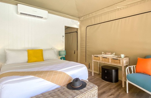Nelly Bay RV Rental | Magnetic Glamping Tent 10