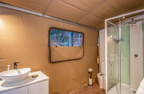 Nelly Bay RV Rental | Magnetic Glamping Tent 5
