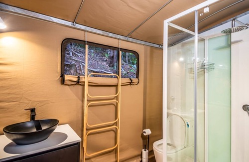 Nelly Bay RV Rental | Magnetic Glamping Tent 4