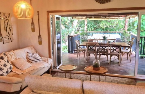 Horseshoe Bay House | Magnetic Mango Escape