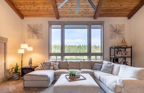 Saunders Lake House | Magnificent Estate on Saunders Lake Next To Dunes!