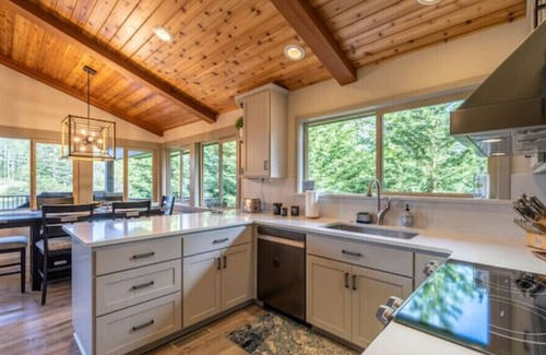 Saunders Lake House | Magnificent Estate on Saunders Lake Next To Dunes!