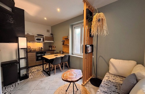 Bagneres-de-Luchon Apartment | Magnificent air-conditioned T3 with garden 5 minutes' walk from town center and cable car