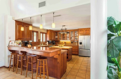 Fallbrook House | Magnificent Hilltop Estate Overlooking the Pala Mesa Resort and rolling vineyard