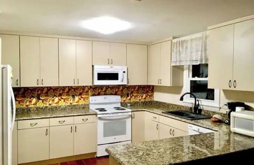 Country Club Estates House | Magnificent home walk to beach, restaurants, boardwalk. Owner has >50 reviews 5+