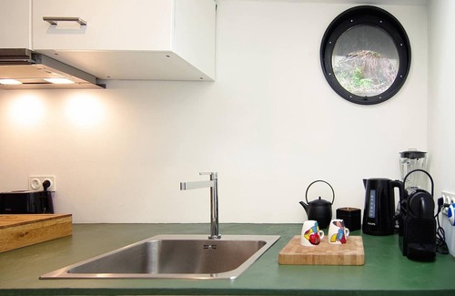 Eastern Docklands Boat Rental | Magnificent houseboat with a stunning view!