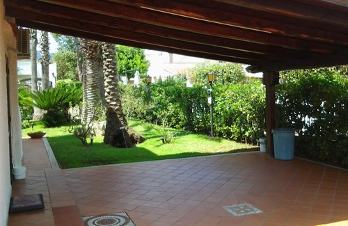 Colonia Elena Villa | Magnificent villa with swimming pool in beachfront residence