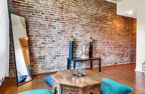 Society Hill Apartment | Magnificent uniquely designed Center City apt in the heart (4th and Lombard St) Philadelphia