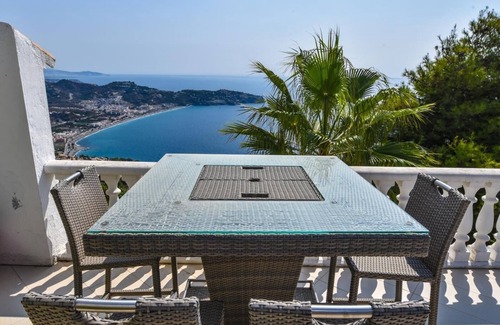 Almunecar Villa | Magnificent villa with stunning sea views