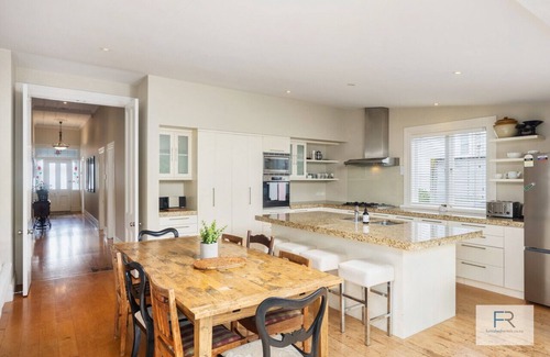 Epsom House | Magnificent Villa Getaway