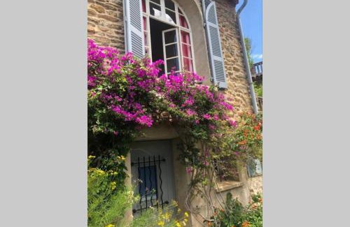 Bormes-Les-Mimosas House | Magnifique maison de village clim vue mer 6 pers