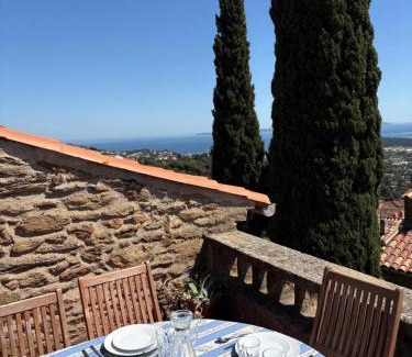Bormes-Les-Mimosas House | Magnifique maison de village clim vue mer 6 pers