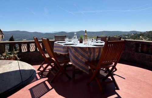 Bormes-Les-Mimosas House | Magnifique maison de village clim vue mer 6 pers