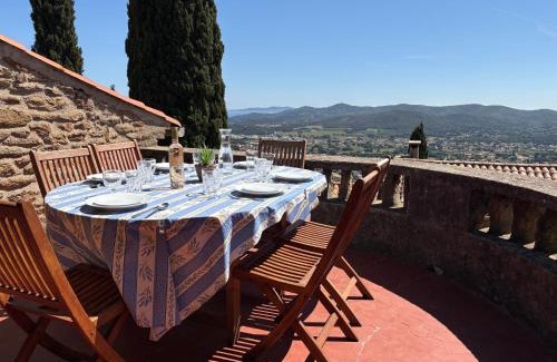 Bormes-Les-Mimosas House | Magnifique maison de village clim vue mer 6 pers