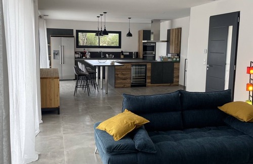 Caissargues Villa | Magnifique Villa Neuve Avec Piscine à Débordement