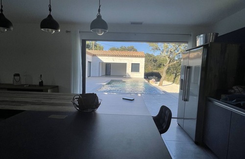 Caissargues Villa | Magnifique Villa Neuve Avec Piscine à Débordement