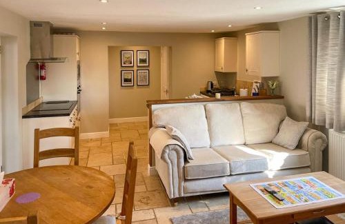 Carlton Miniott House | Magnolia Cottage