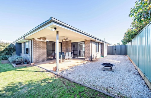 Dubbo House | Magnolia Entertainer - Firepit, Pets Welcome