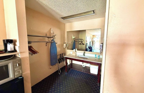 Hattiesburg Hotel | Magnolia Inn Townhouse Hattiesburg MS I-59