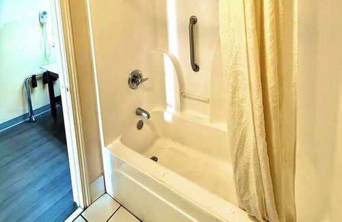 Hattiesburg Hotel | Magnolia Inn Townhouse Hattiesburg MS I-59