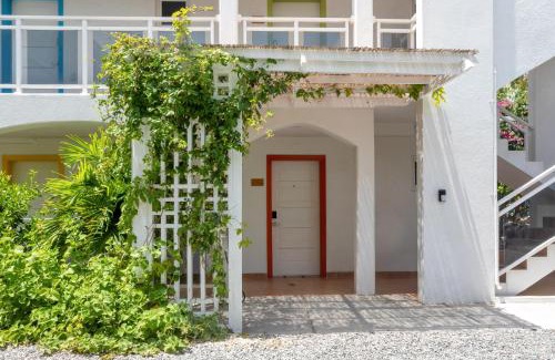 Maho Apartment | Maho Beach House - Spacious 1 Bedroom Suite