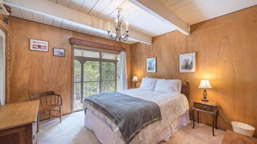 Chamberlands House | Mahogany by AvantStay Snowbird Cabin w Full Chamberlands Access