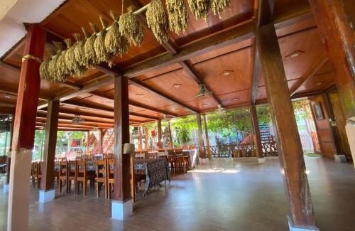 Lac Village Hotel | Mai Chau Dreams Homestay