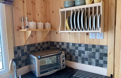 Perth Cabin | Mailer Farm, Woodhead Shepherds Hut - Sleeps 2