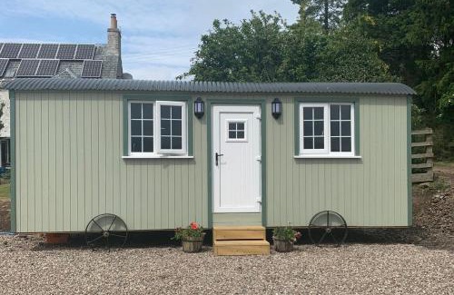 Perth House | Mailer Farm Woodhead Shepherds Hut - Sleeps 2