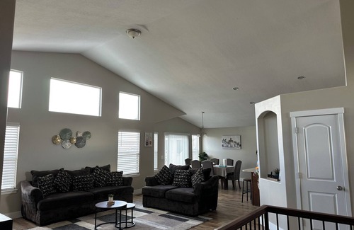 Kearns House | Main FloornCozy Spacious 3-bedroom 2-bath home in nWest Valley City