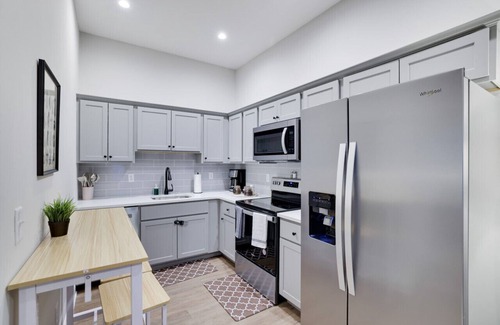 Stroudsburg Apartment | Main St Stroudsburg - Cozy 2BD Oasis