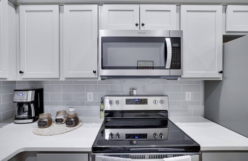 Stroudsburg Apartment | Main St Stroudsburg - Cozy 2BD Oasis