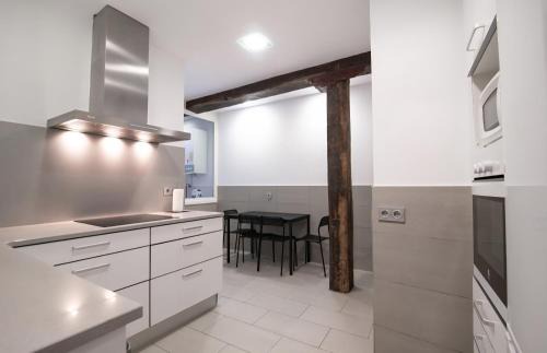 Old Town Apartment | Main Street Mayor-Nagusi with AC