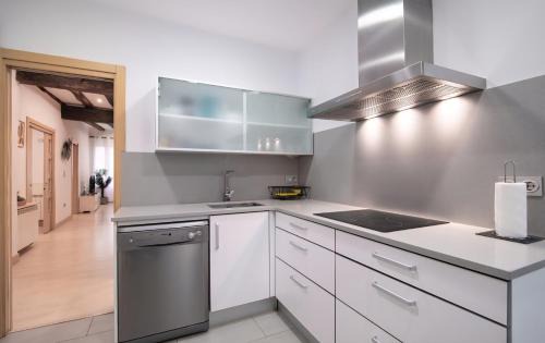 Old Town Apartment | Main Street Mayor-Nagusi with AC