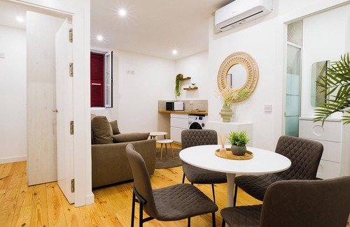 Gibraltar Apartment | Main Street Suites-Hosted by Sweetstay