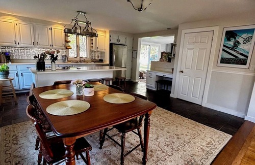 Pond Cove House | Maine Family Getaway in charming Cape Elizabeth with AC, WiFi, Big Backyard