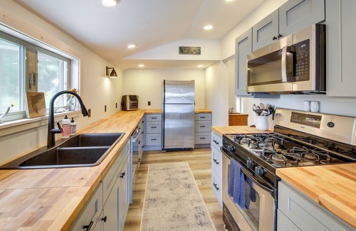 Belfast House | Maine Lake House w/ Private Dock & Kayaks!