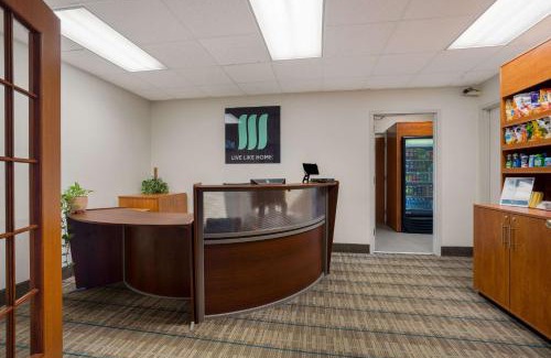 Wilmington Hotel | MainStay Suites Wilmington - University Area