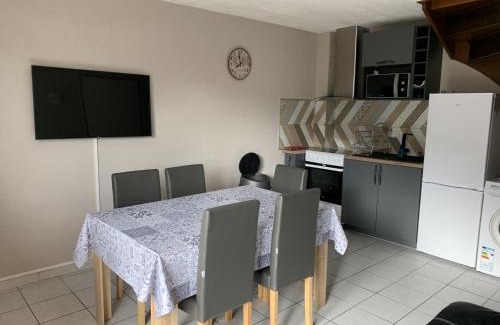 Fort-Mahon-Plage House | Maison à 50m de la Plage avec Terrasse, 2 Chambres et Parking Privé - Fort-Mahon-Plage - FR-1-482-35