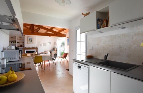 Ars-en-Re House | Maison à Ars-en-Ré près du port, terrasse ombragée, WiFi, ménage inclus - FR-1-434-8
