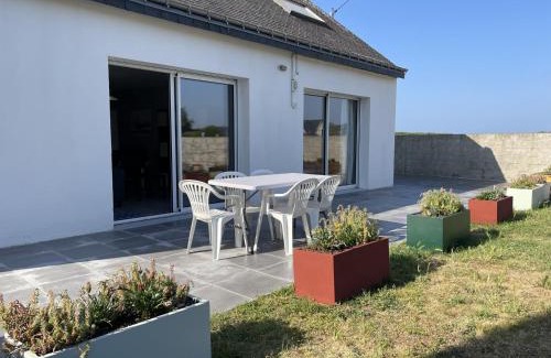 Erdeven House | Maison à Erdeven: 4 pièces, 90m², plage à 1km, terrasse, jardin clos, idéal pour familles et randonnées - FR-1-397-41
