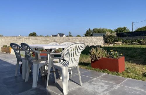 Erdeven House | Maison à Erdeven: 4 pièces, 90m², plage à 1km, terrasse, jardin clos, idéal pour familles et randonnées - FR-1-397-41