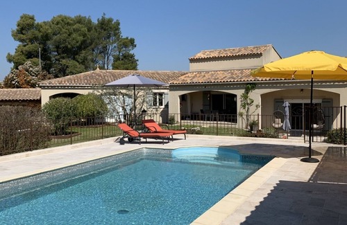 Velleron House | Maison 190m2 Chambres Climatisées, Piscine Privée, Proche Village